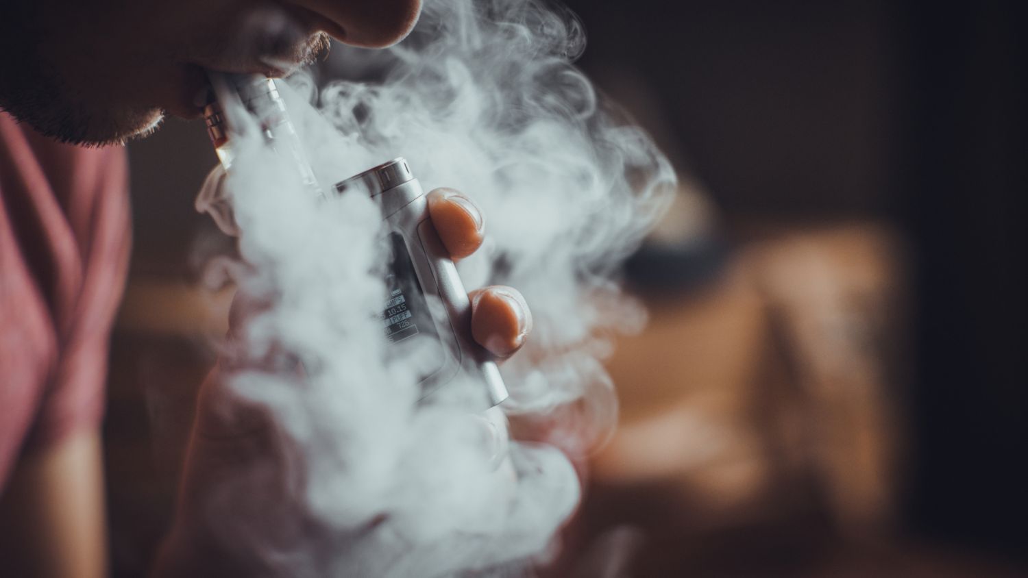 Vaping vs. Smoking: Key Differences Between E-Cigs and Traditional Cigarettes
